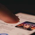 El ritual digital contemporáneo: el scroll infinito como nueva forma de contemplación urbana